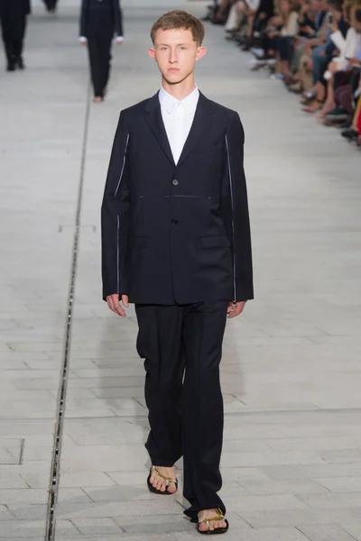 Look 19
